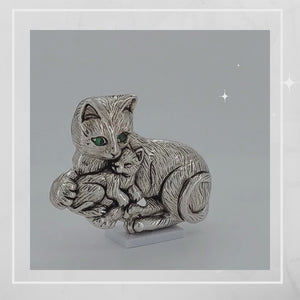 Cat & Kitten Sterling Silver Pin with Emerald viewed in 3d rotation